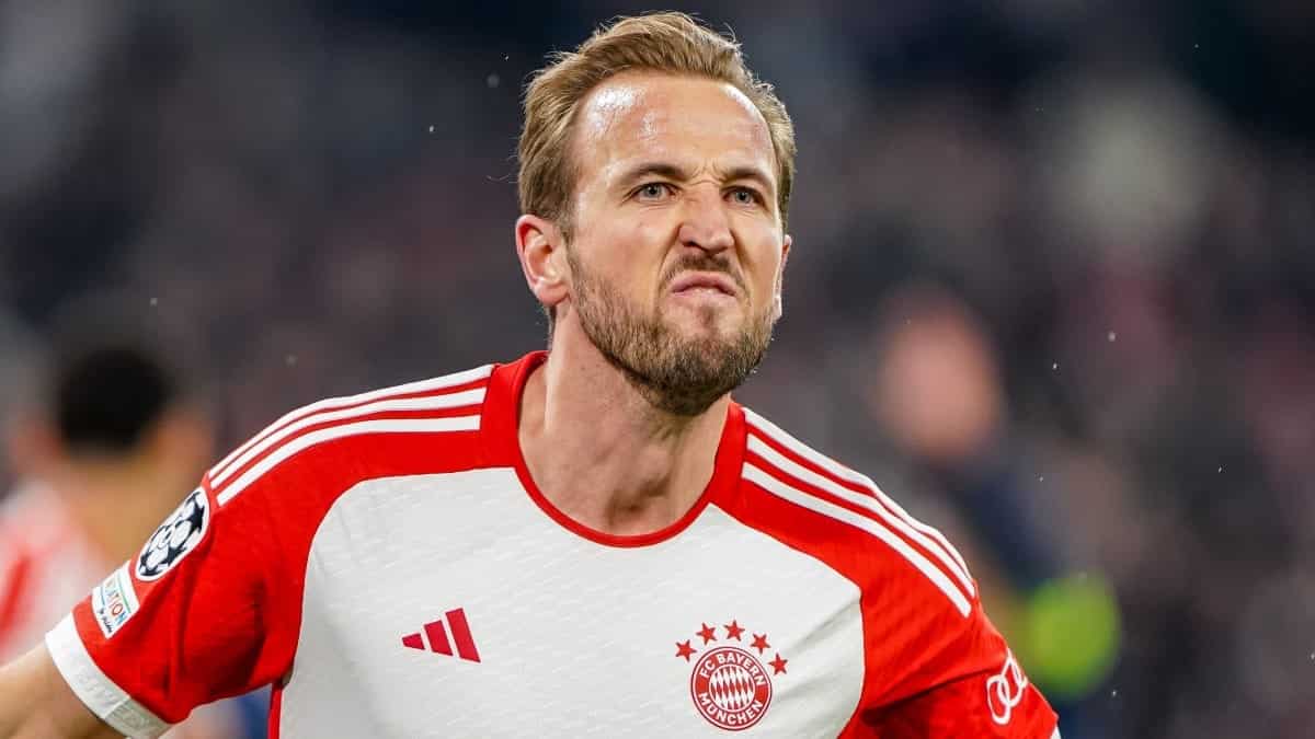 Kane scores… then skies penalty